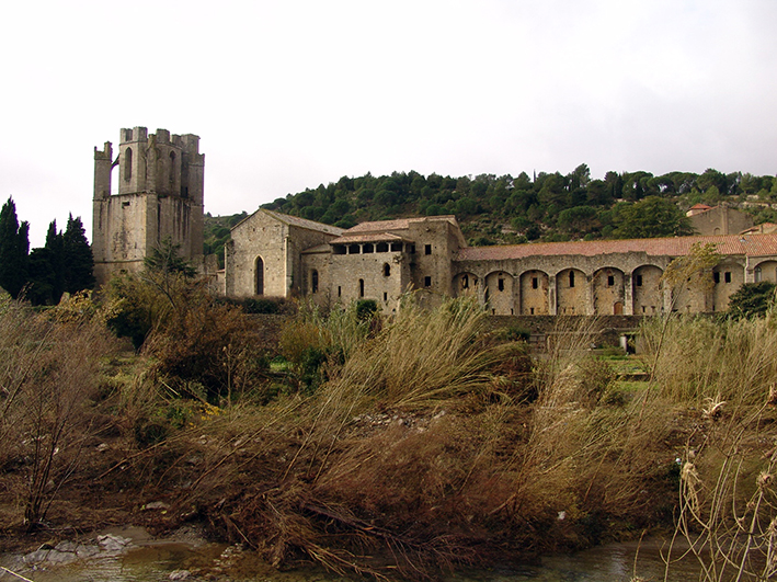 Lagrasse Vue de l'Abbaye