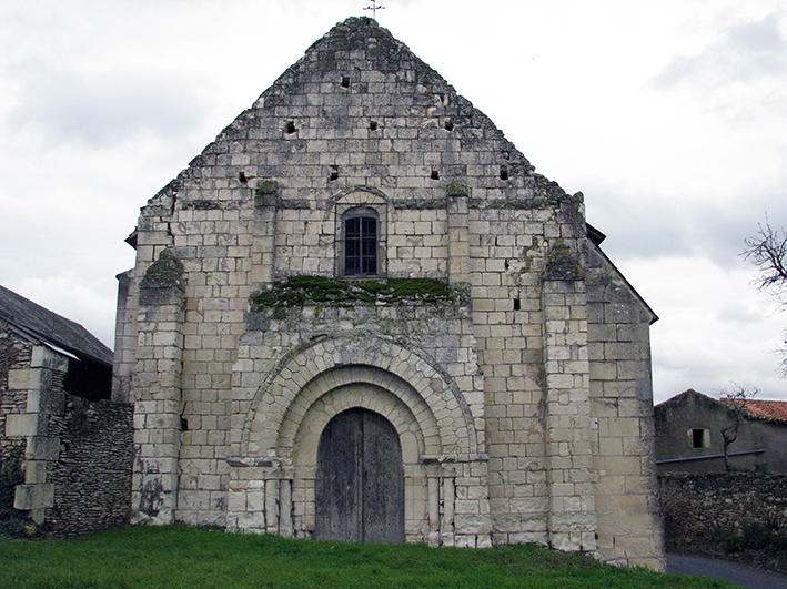  Fig. 1 - L’église Sainte-Marie de Chasseignes 